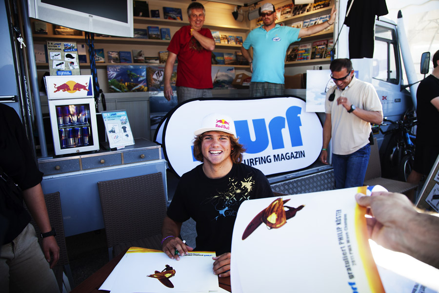 Autograph session for the man in demand