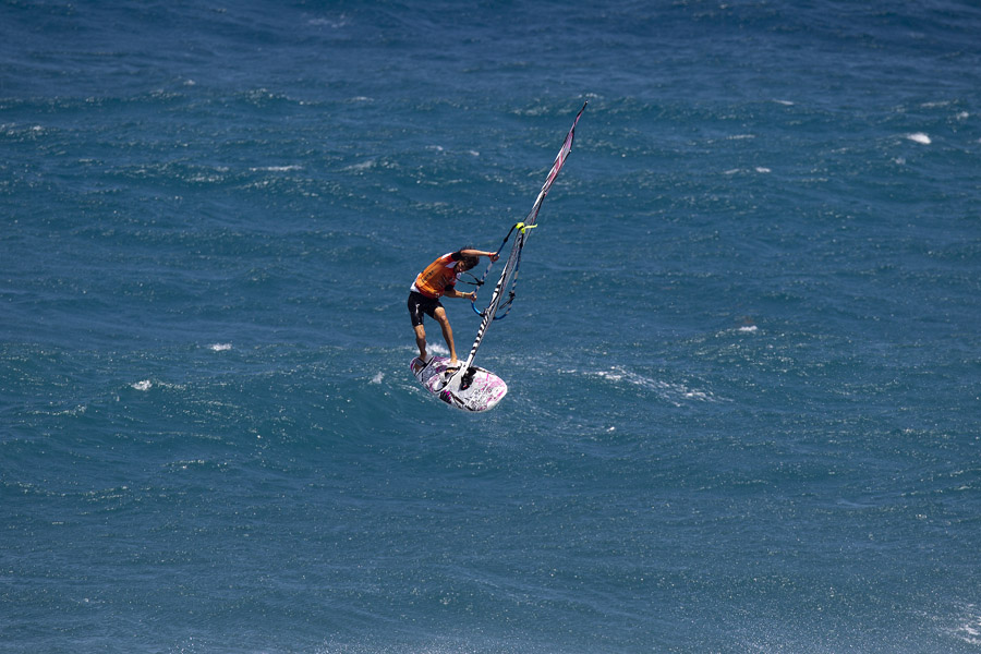 Thomas Traversa table top forward