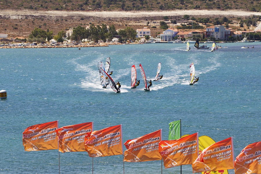 T11 sl First race of the day First race of the day