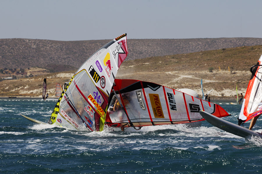 T11 sl Jaggi goes down Jaggi goes down