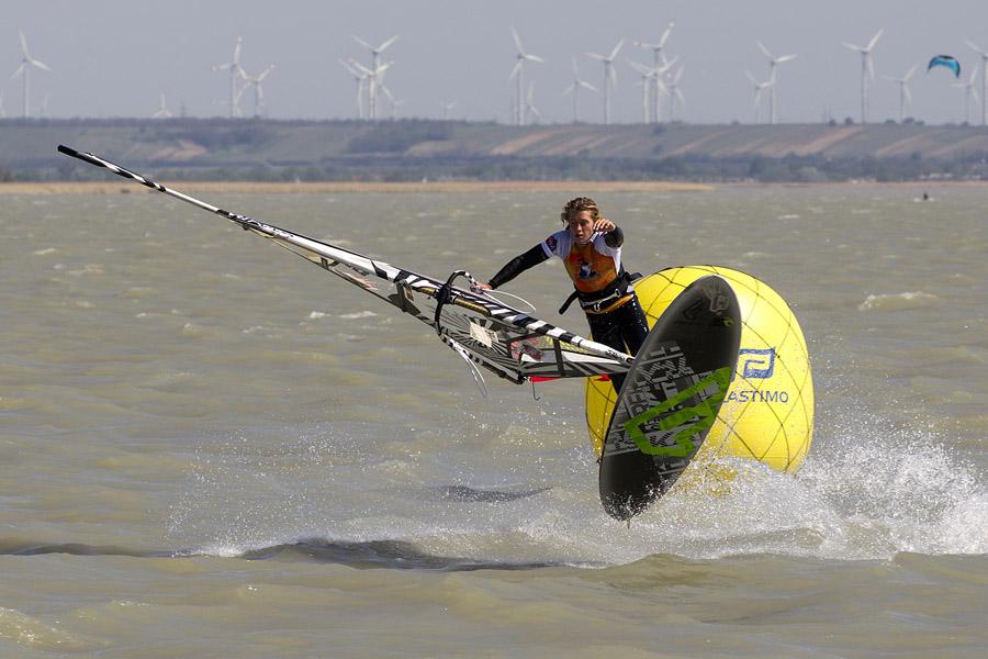 AT12 ls Freestyle action Freestyle action