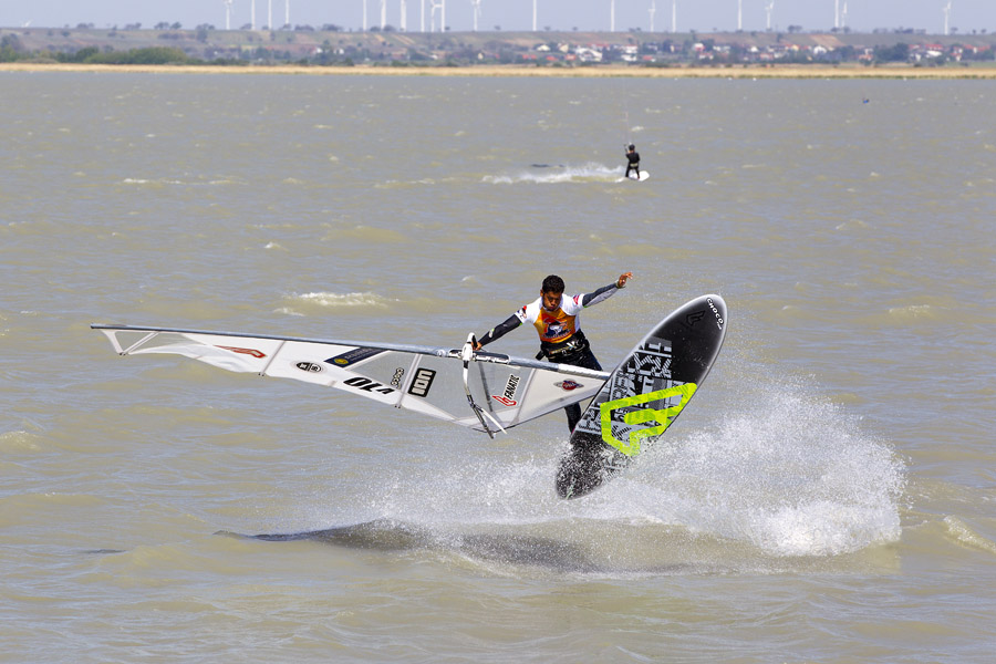 AT12 ls Gollito relaxed Gollito relaxed