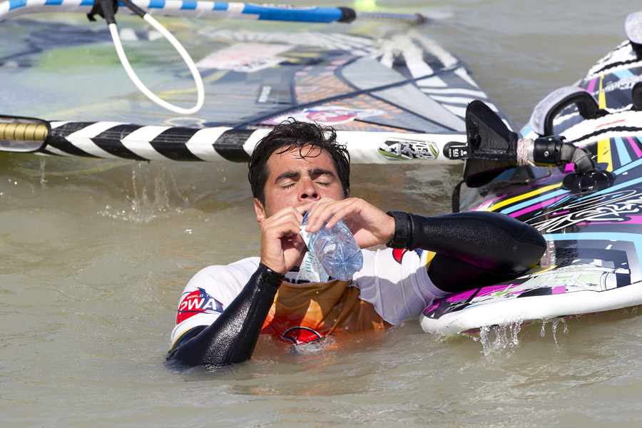 AT12 ls Ruenes fuels up Ruenes fuels up