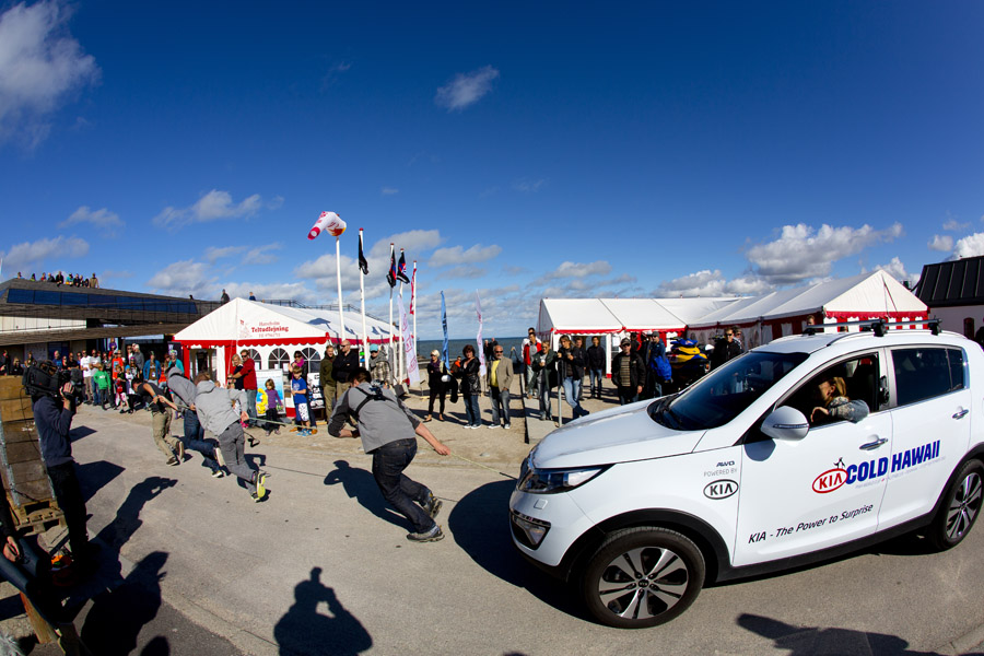 D12 ls Local event crew pull the Kia Local event crew pull the Kia