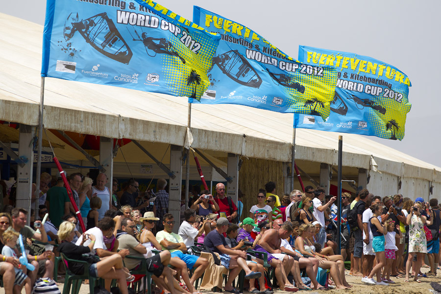 F12 ls Crowds Crowds