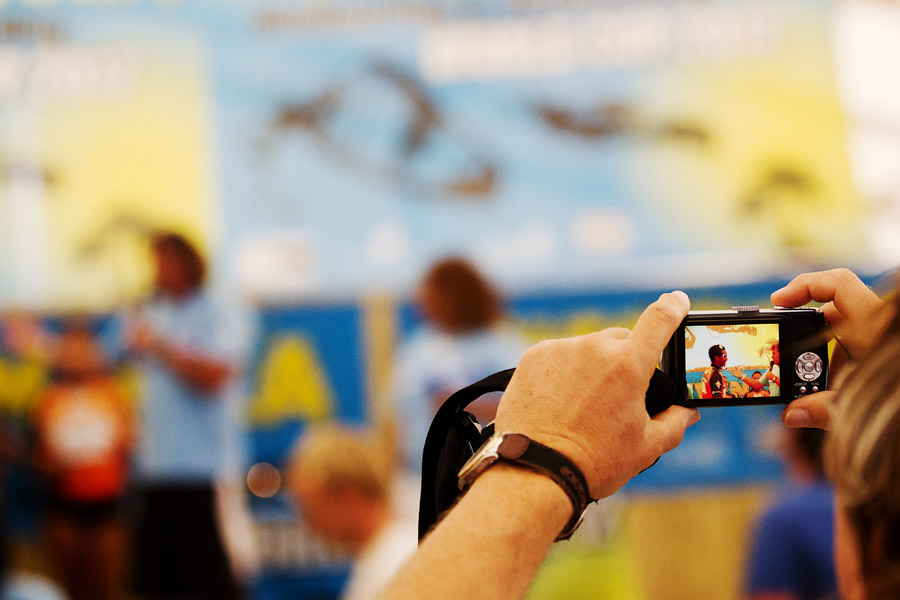 F12 ls Snapping the action Snapping the action