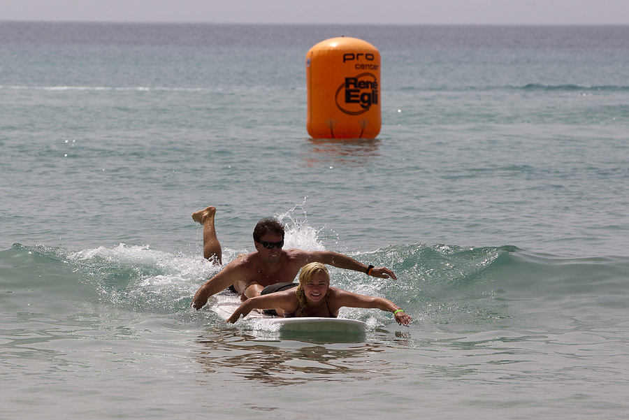 F12 ls Steve Allen having fun on the beach Steve Allen having fun on the beach