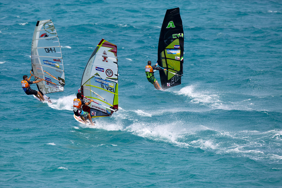 F12 sl Jimmy Diaz chases Josh Angulo Jimmy Diaz chases Josh Angulo