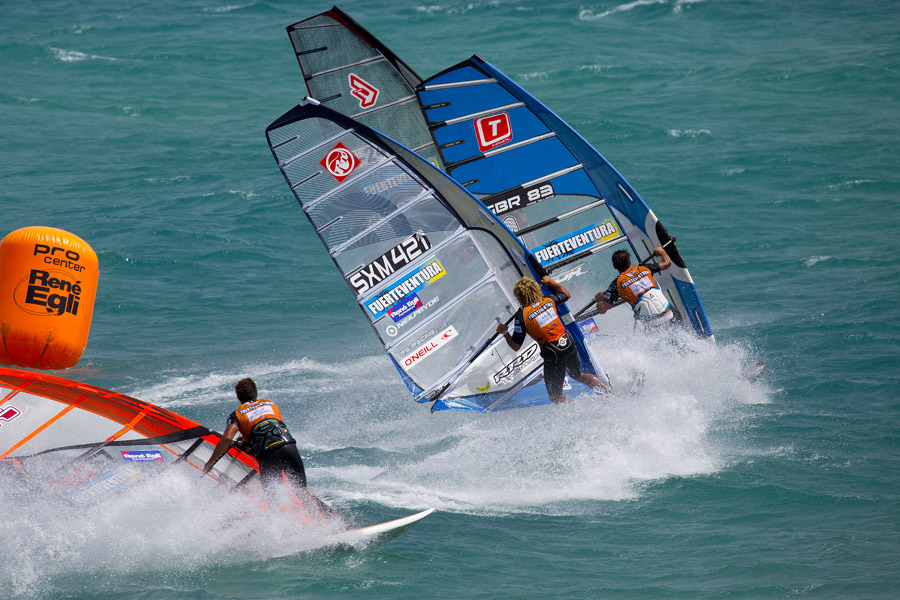 F12 sl Rounding the mark Rounding the mark