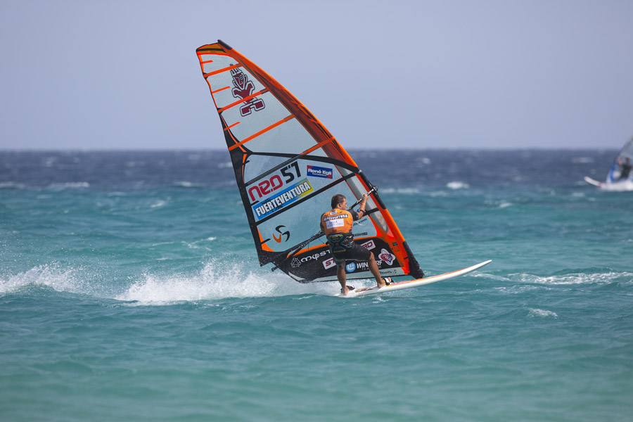 F12 sl Van Der Steen in contention Van Der Steen in contention