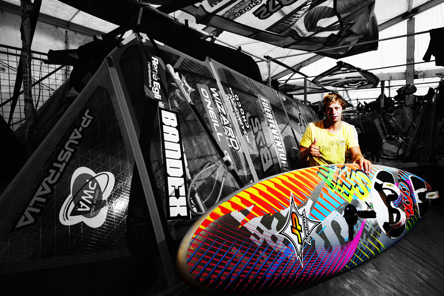 F12 ls van Broekhoven in the tent Van Broekhoven in the tent