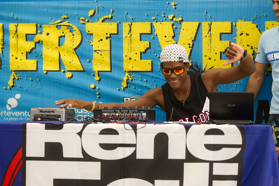 F12 ls Daivis on the decks Daivis on the decks