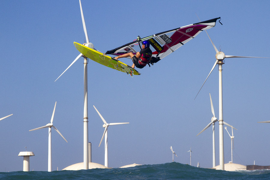 GC12 wv Pablo above the fans Pablo above the fans