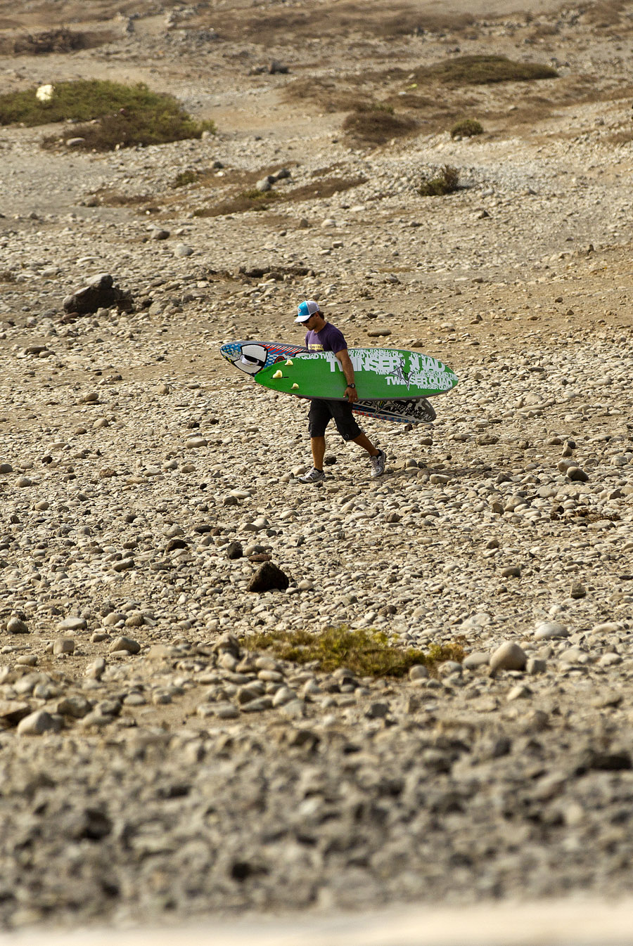 GC12 ls Robby Swift crosses the boulders Robby Swift crosses the boulders