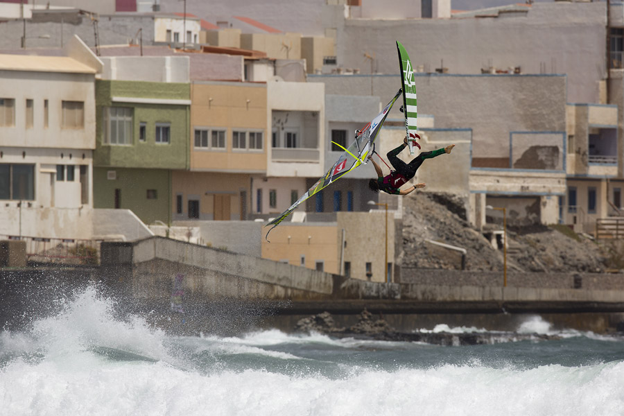 GC12 wv Fernandez One hand one leg back loop Fernandez One hand one leg back loop