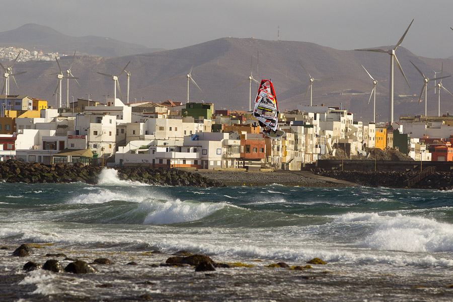GC12 wv Koster flying over Pozo Koster flying over Pozo
