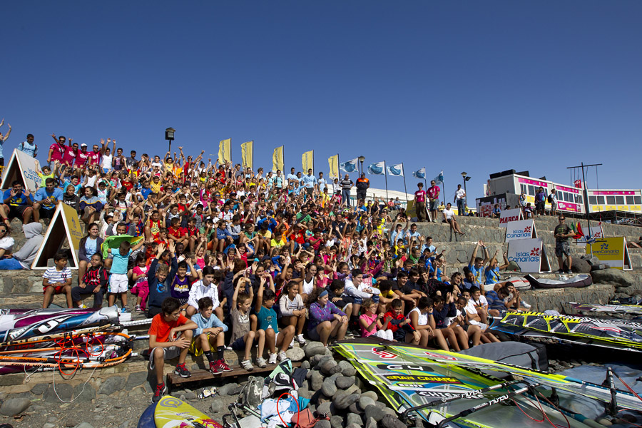 GC12 ls Local kids hit the beach Local kids hit the beach