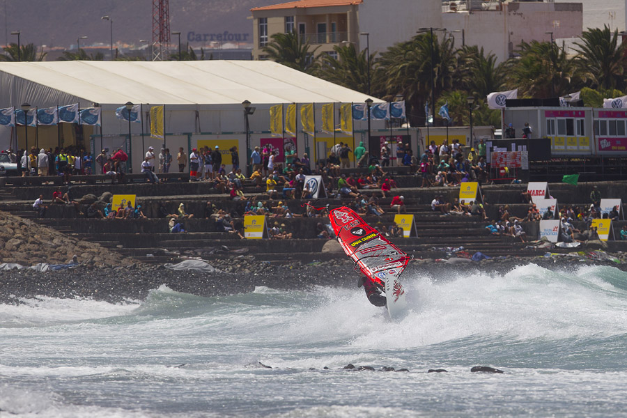 GC12 wv Daida in front of the crowds Daida in front of the crowds