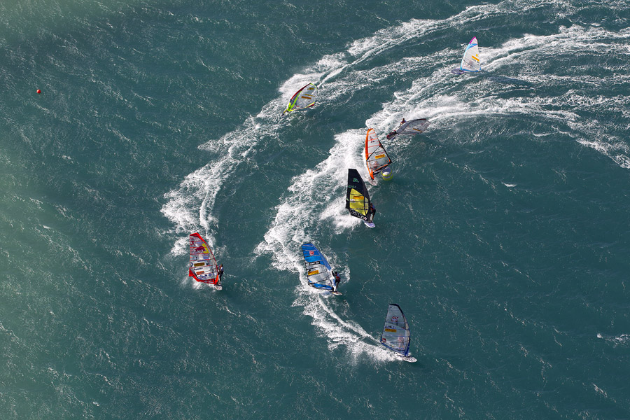 T12 sl Albeau leads the pack Albeau leads the pack