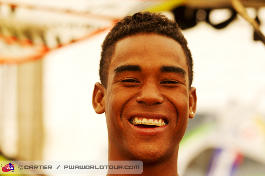 F13 ls All smiles from Deivis All smiles from Deivis