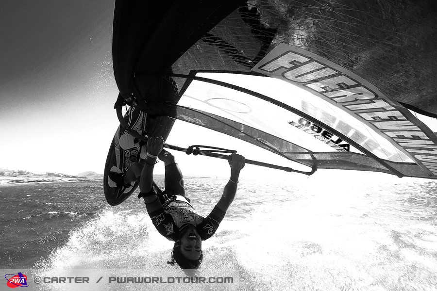 DCIM\100GOPRO Nicolas black and white