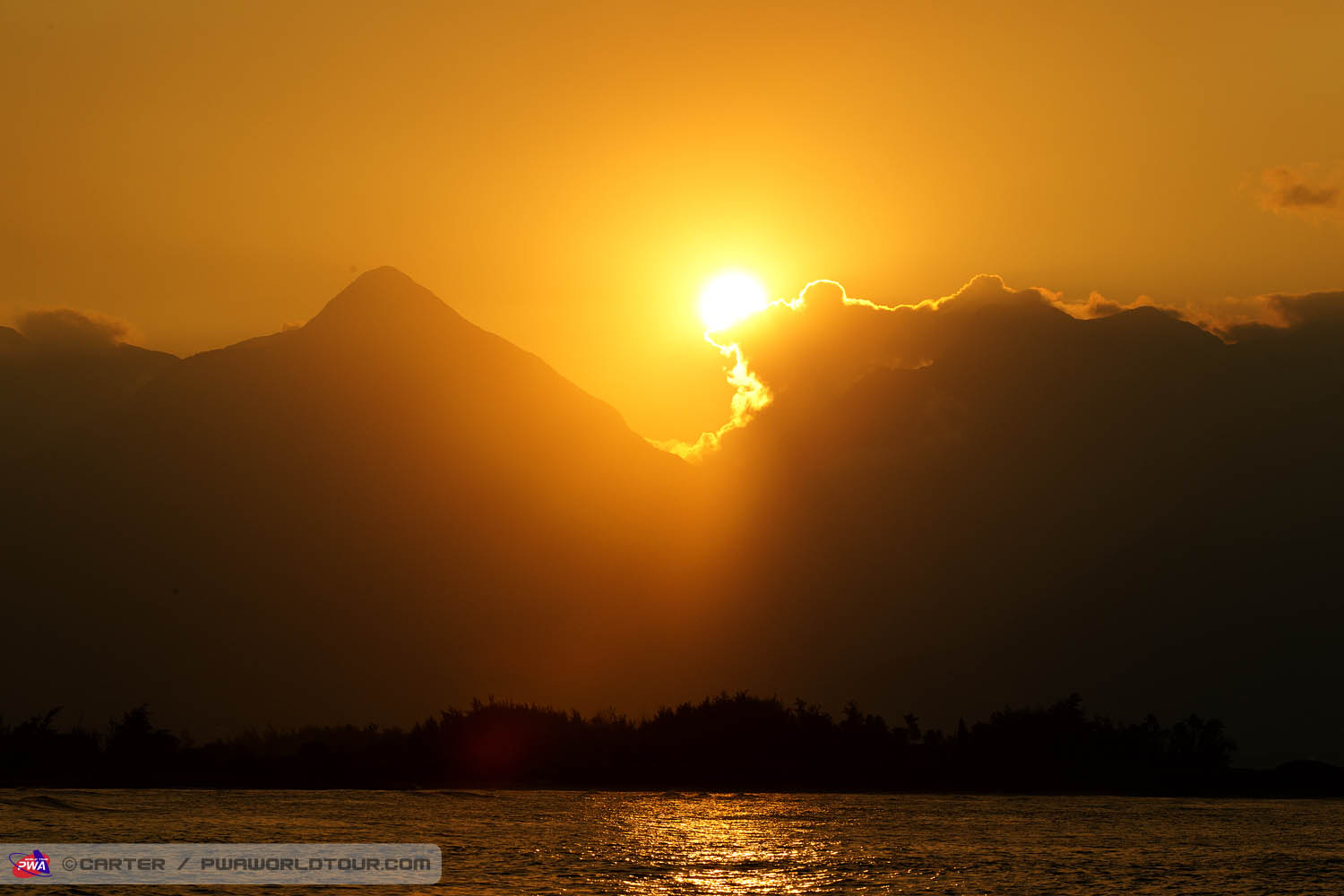 JPM ls Sunset behind the West Maui Mountains Sunset behind the West Maui Mountains