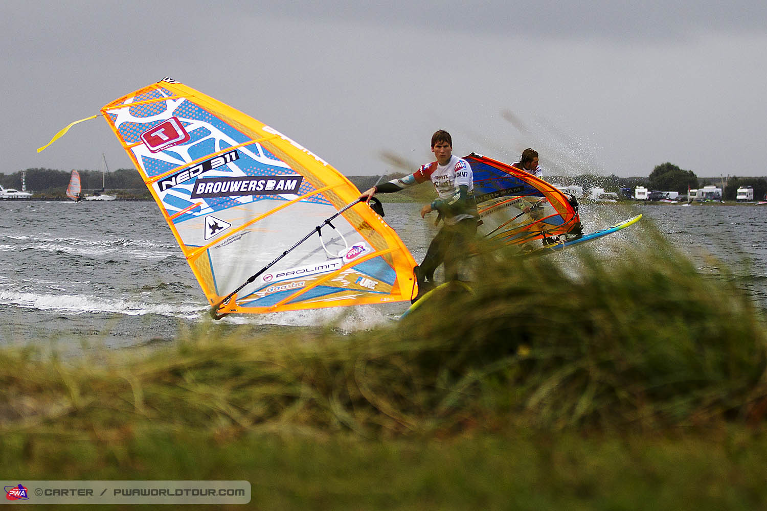 N13 fs Action close to the beach Action close to the beach