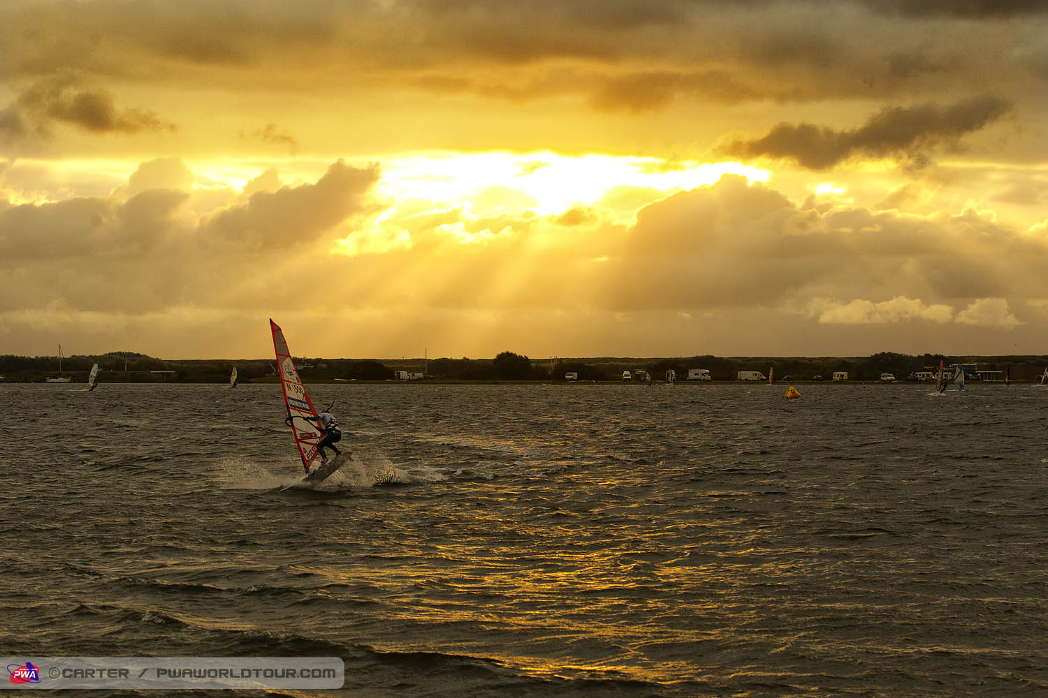 N13 fs The light shines through The light shines through