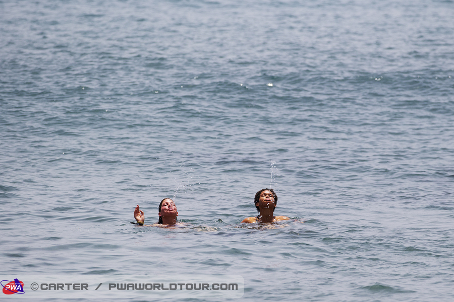 GC13 ls Sarah Quita and Amanda Beeden cooling off Sarah Quita and Amanda Beeden cooling off