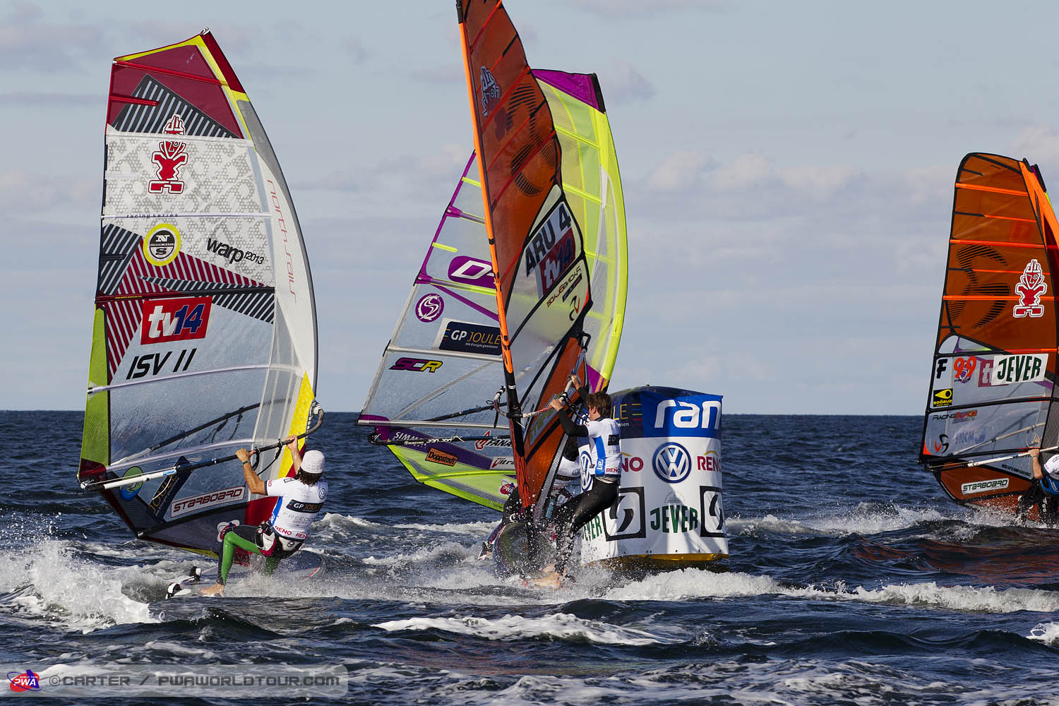 S13 sl Ethan Westera finds a gap An Westera