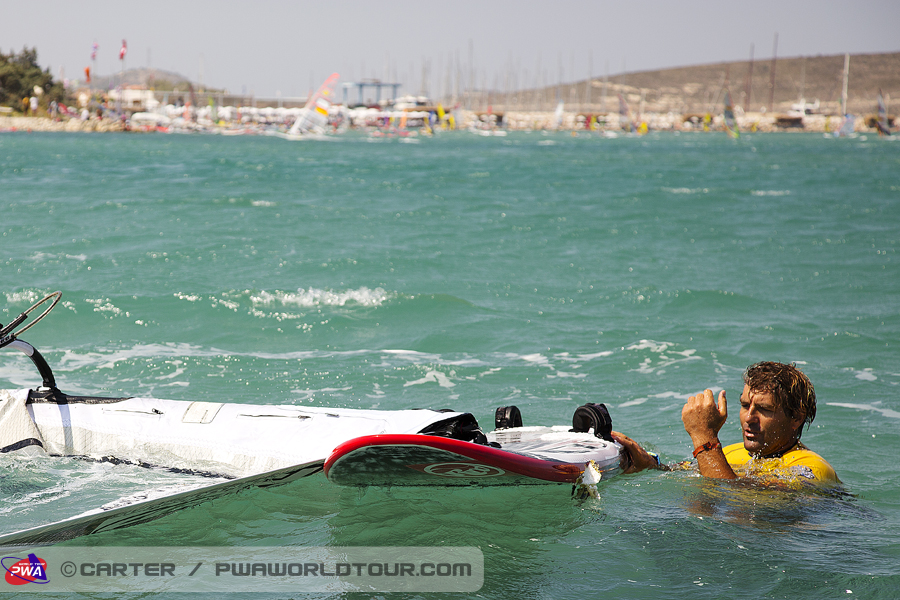 T13 ls Albeau crashes into press boat Albeau crashes into press boat