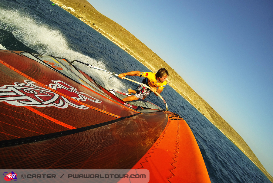 TY13_sl_Questel gybes Questel gybes