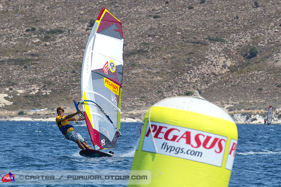 Mortefon heads to the mark