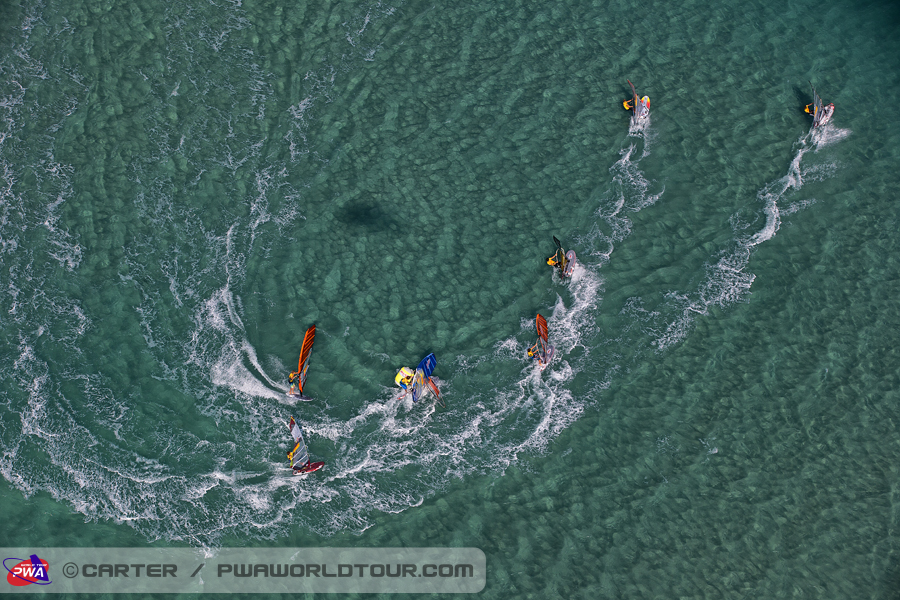 TY13 sl Collision at the mark Collision at the mark