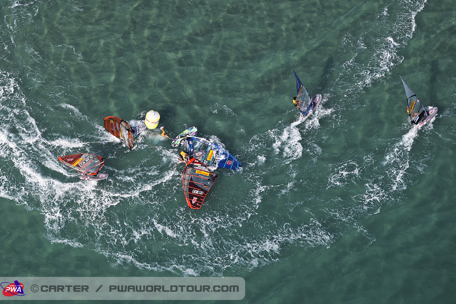 TY13 sl Pile up at mark one Pile up at mark one