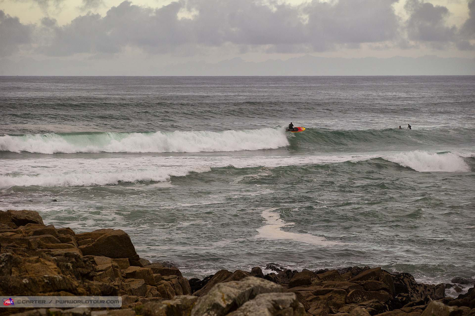 Angulo nails the early session
