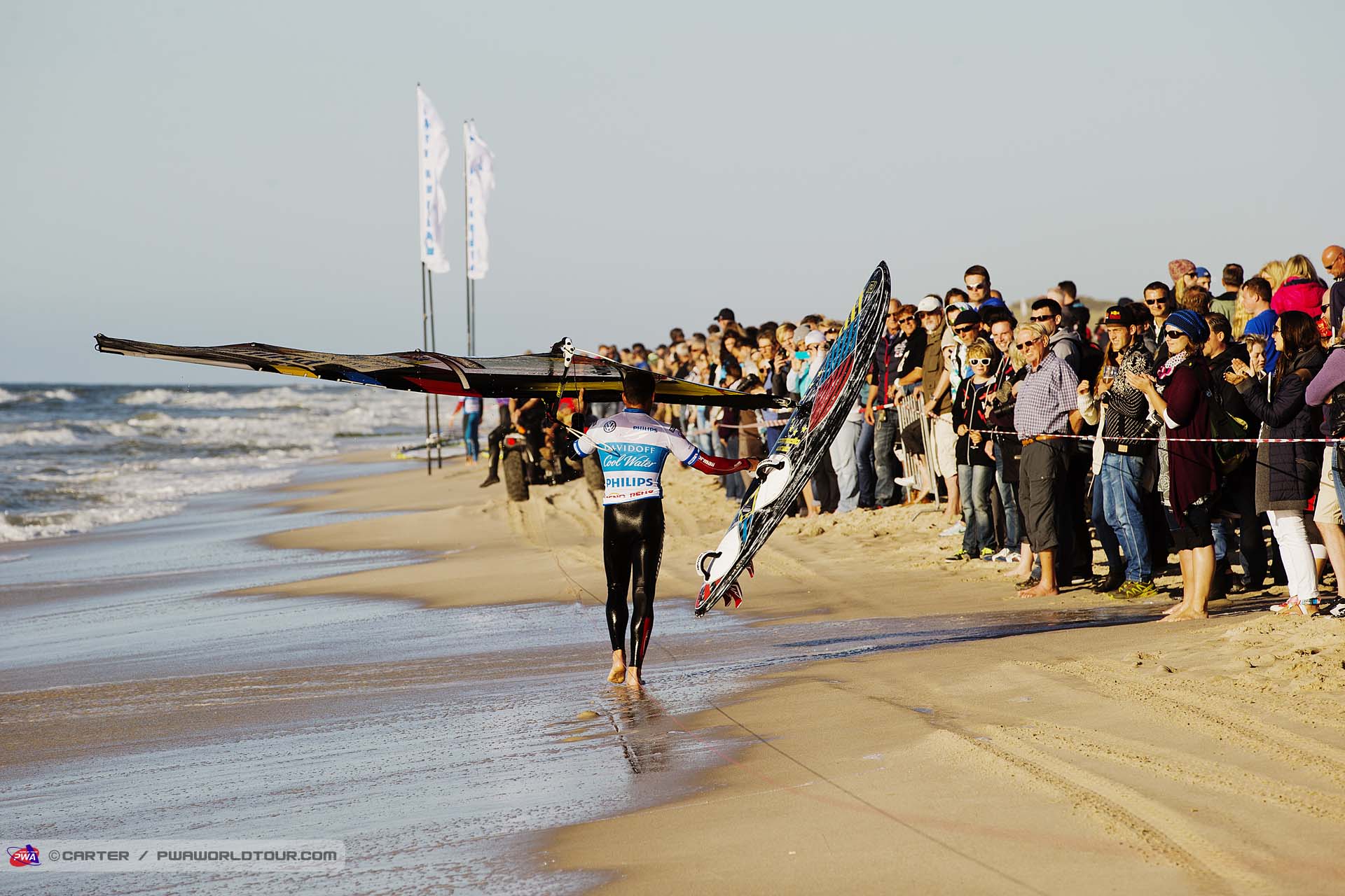 The crowds check the freestyle session