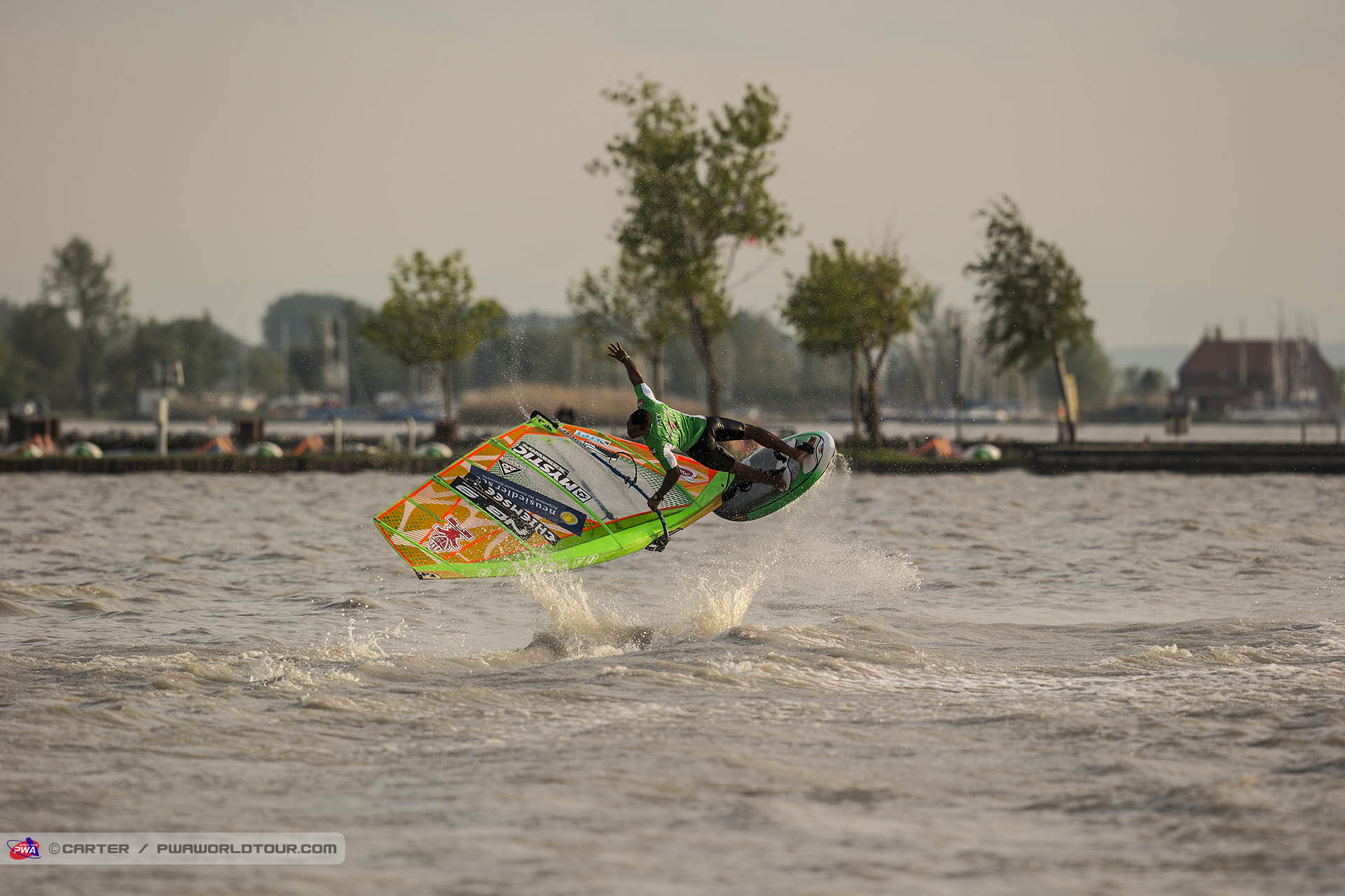 One hander from Taty