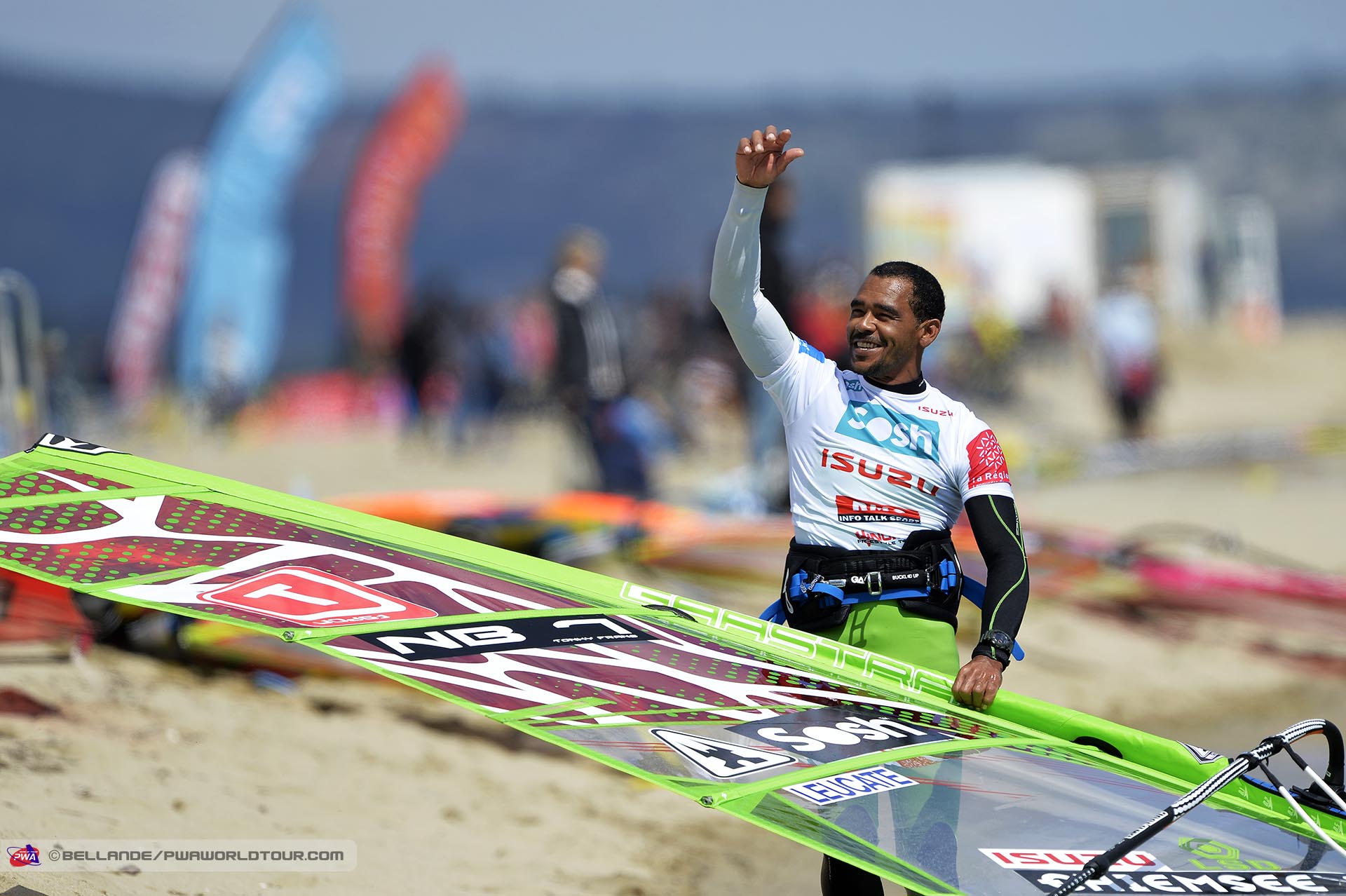 Tonky Frans goes ahead