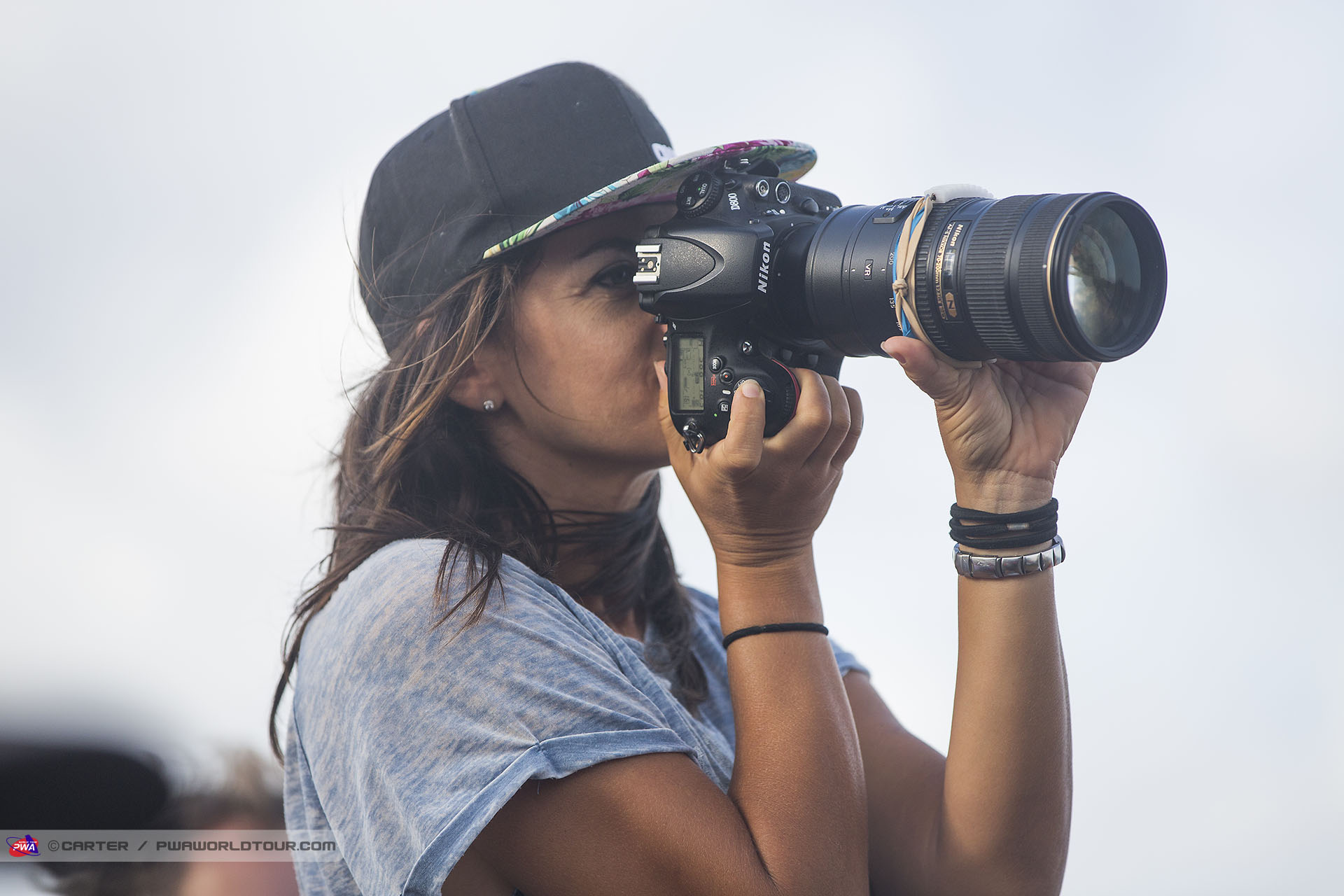 Fie shooting the shots