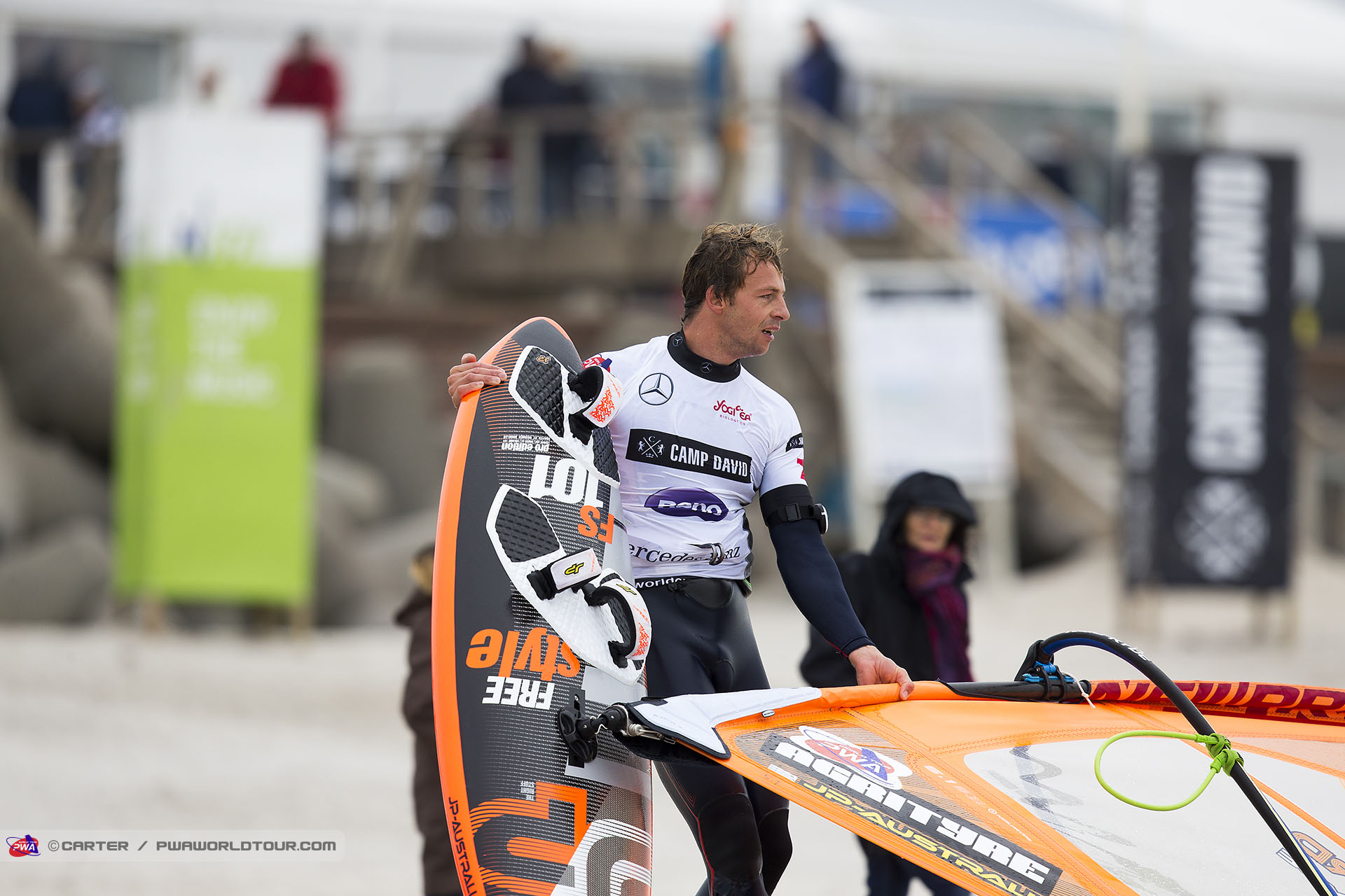 Van Broeckhoven fights back