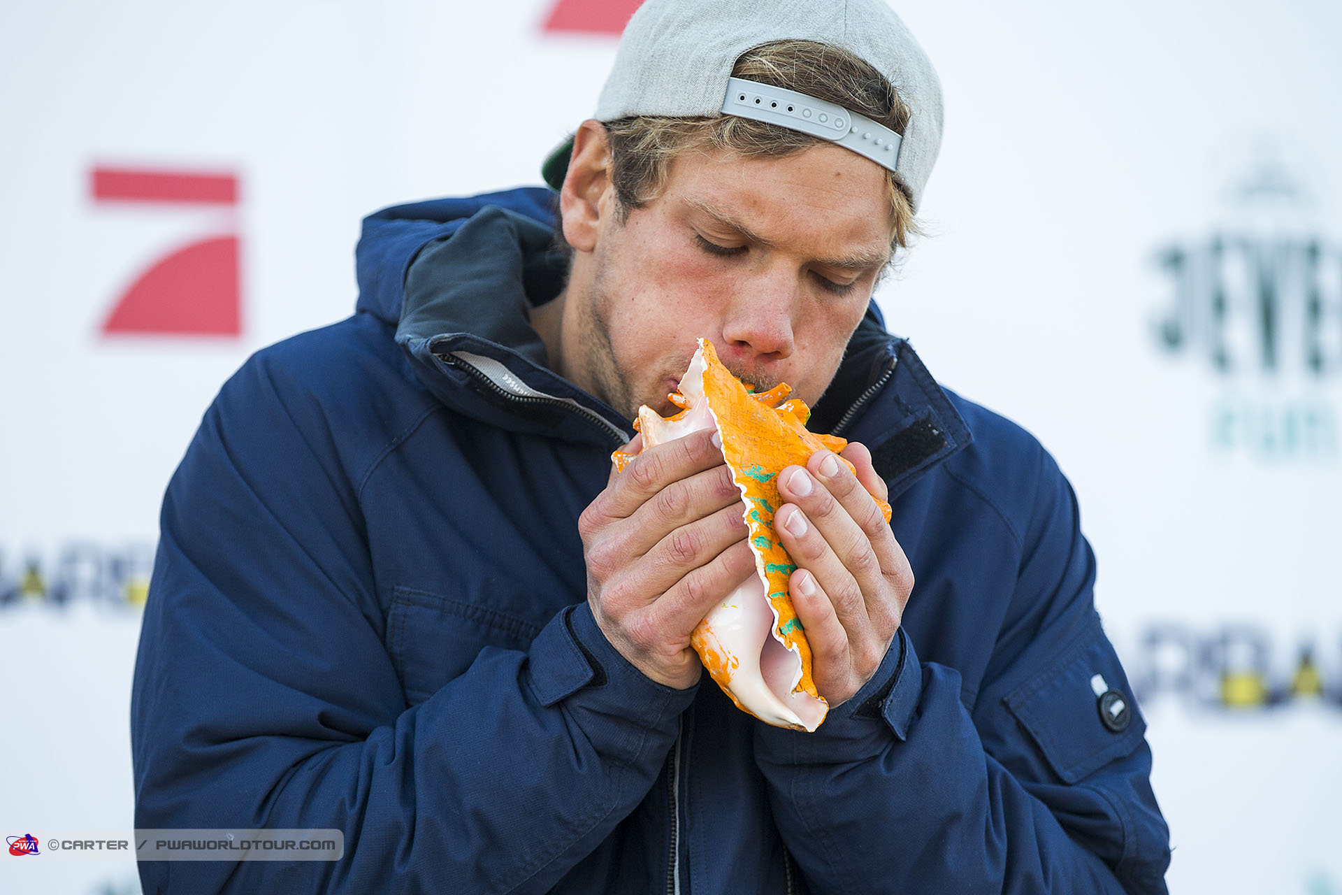 Leon Jamaer conch blowing