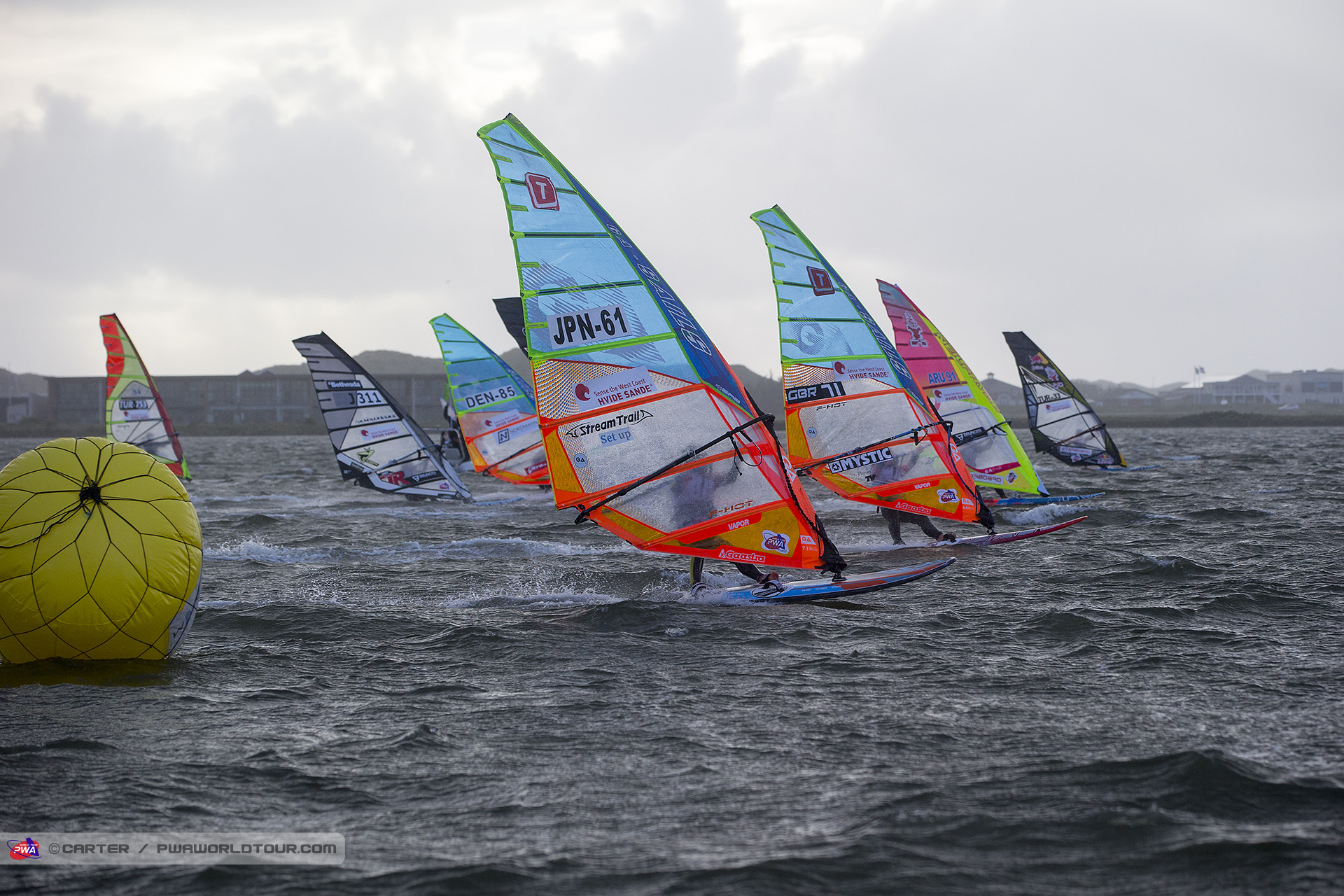 Suzuki nails a start