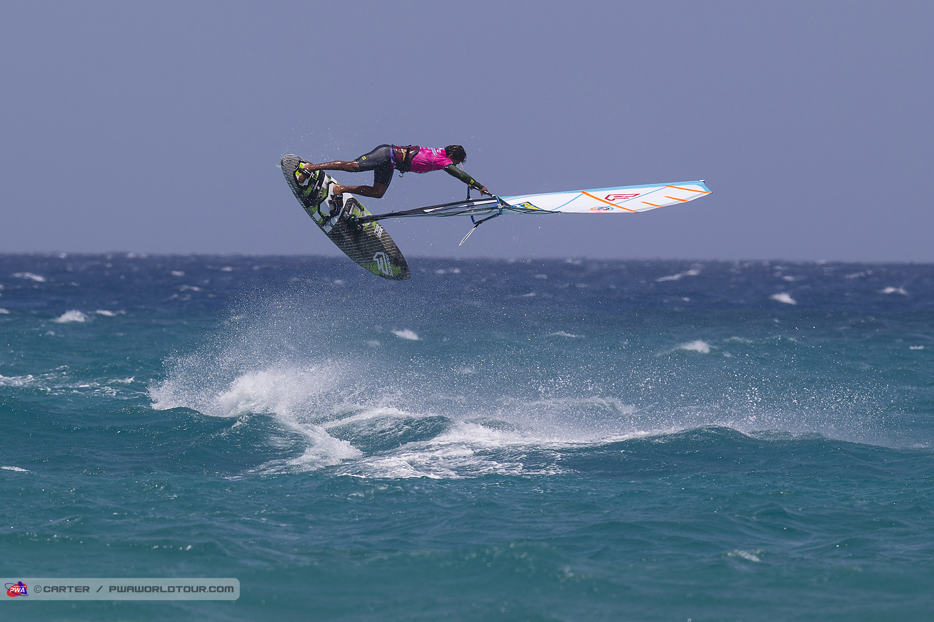 Shuvit forward from Estredo