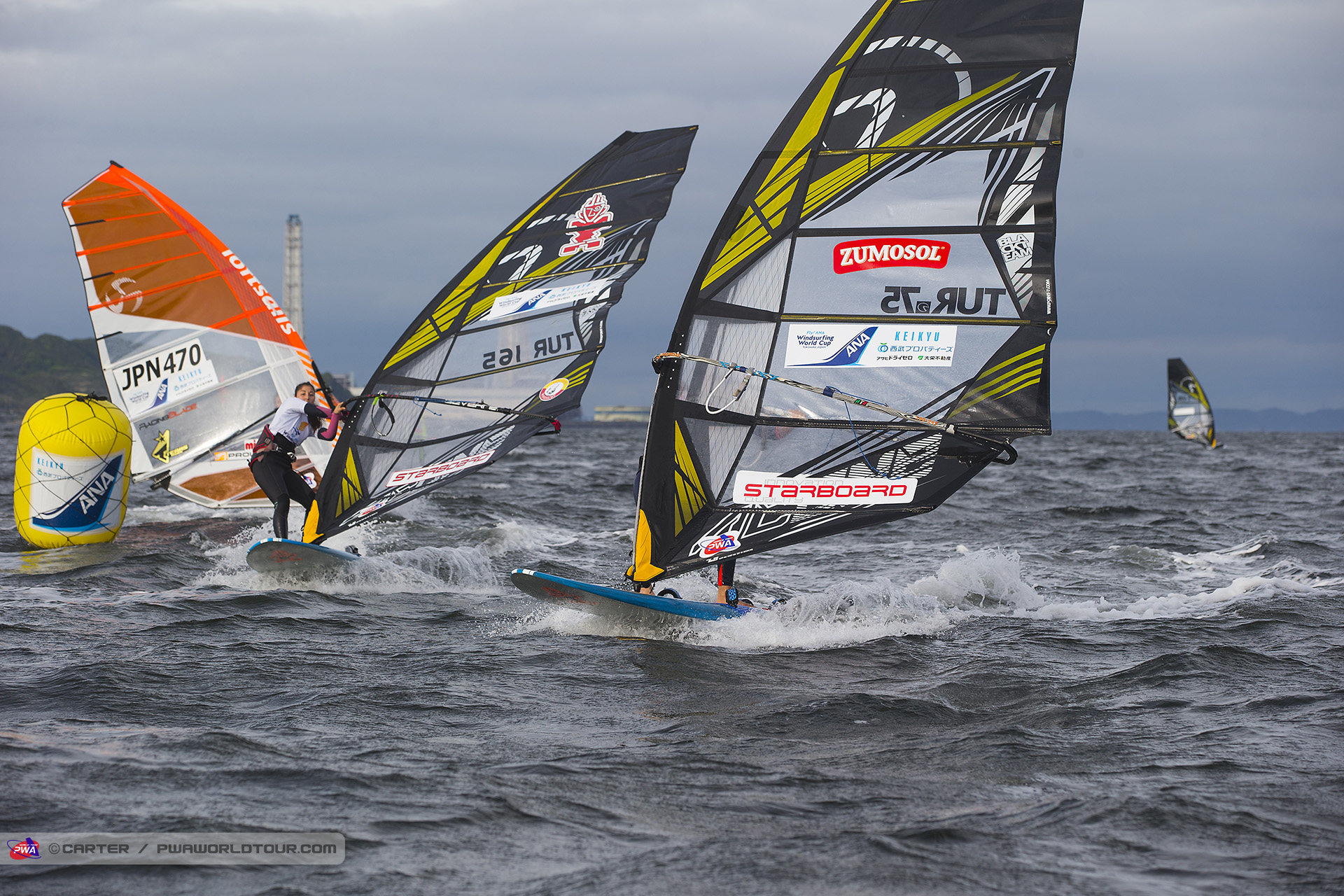 Turkish girls battle it out