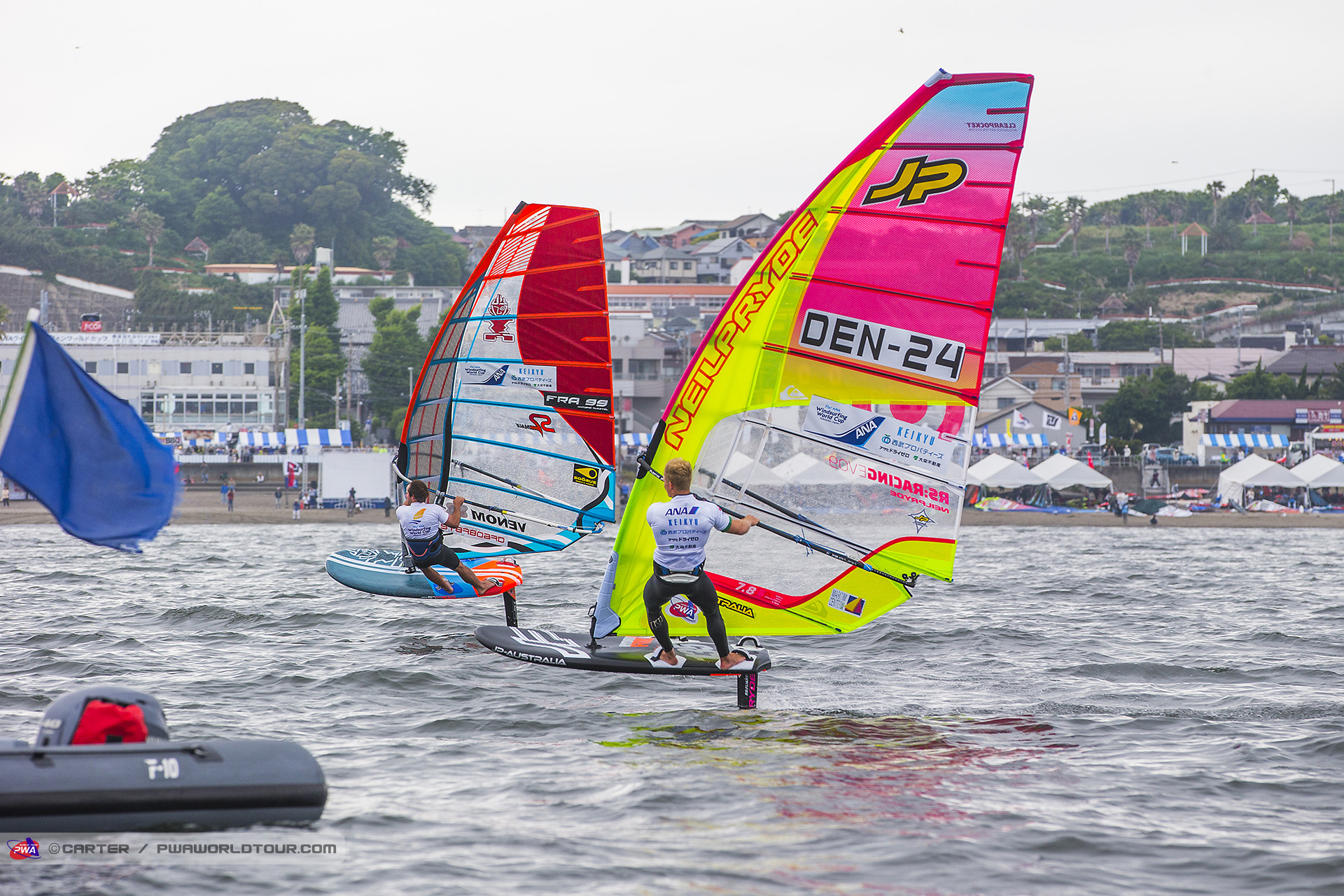 Antoine Questel out in front