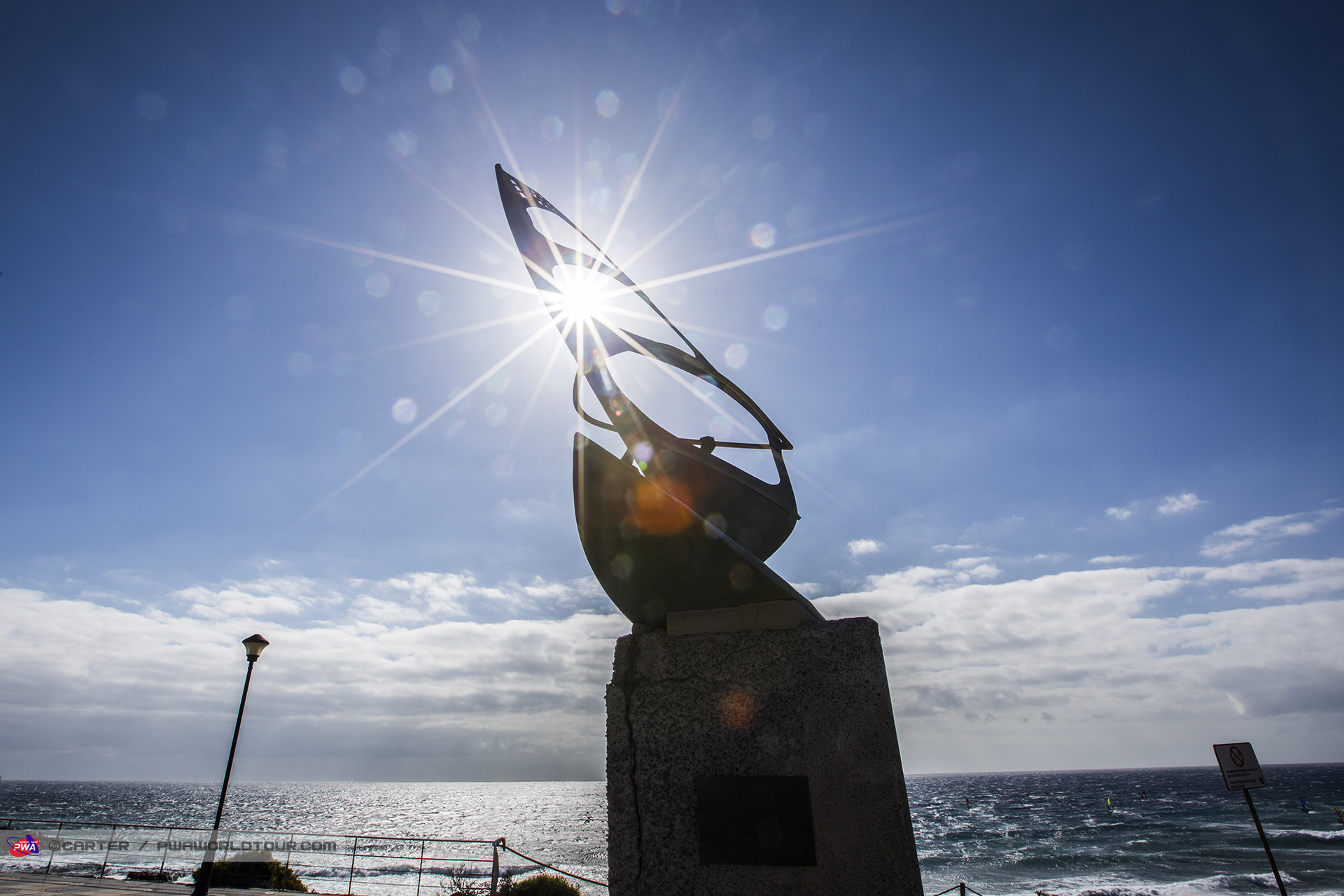Windsurf statue