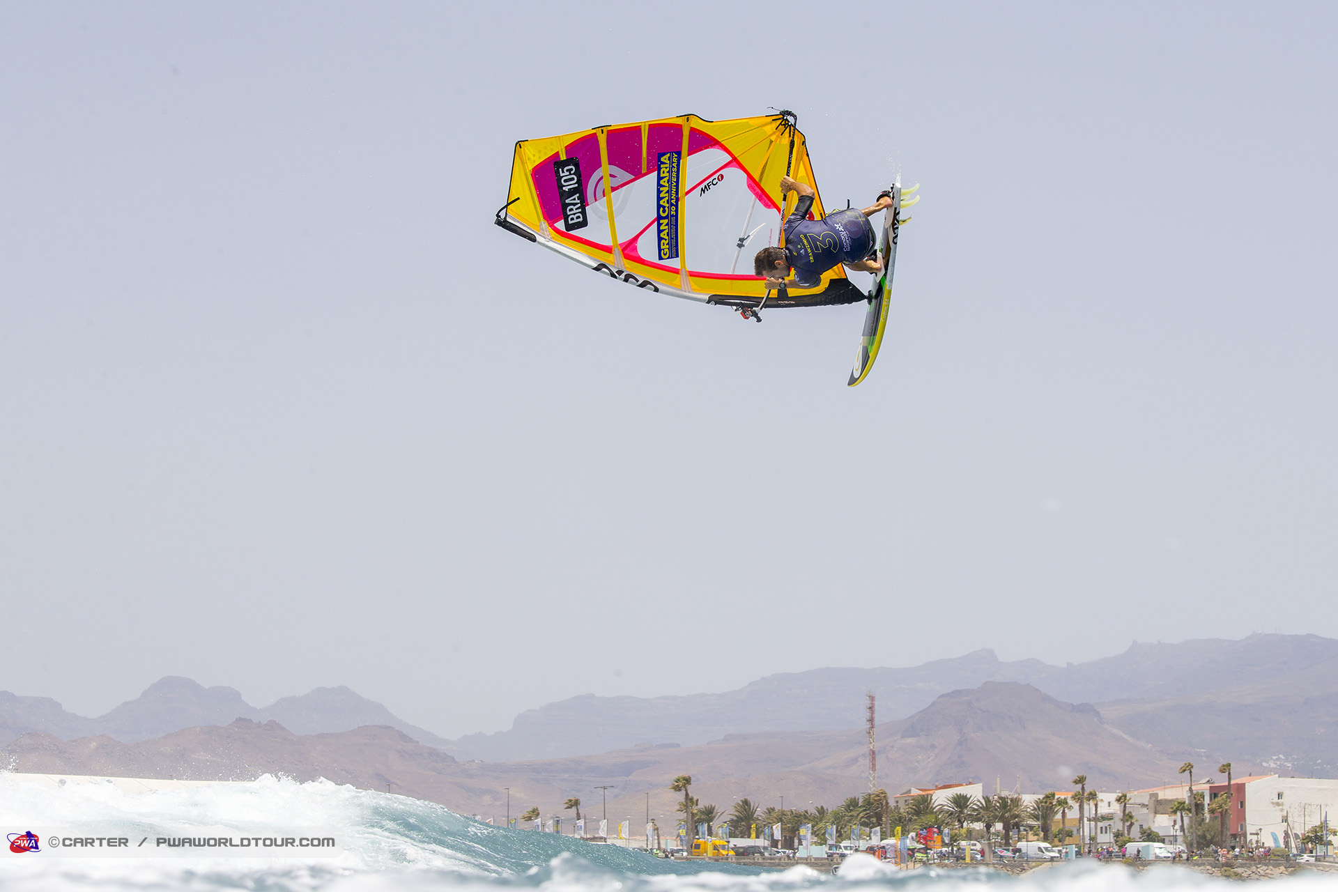 Brawzinho back loop action