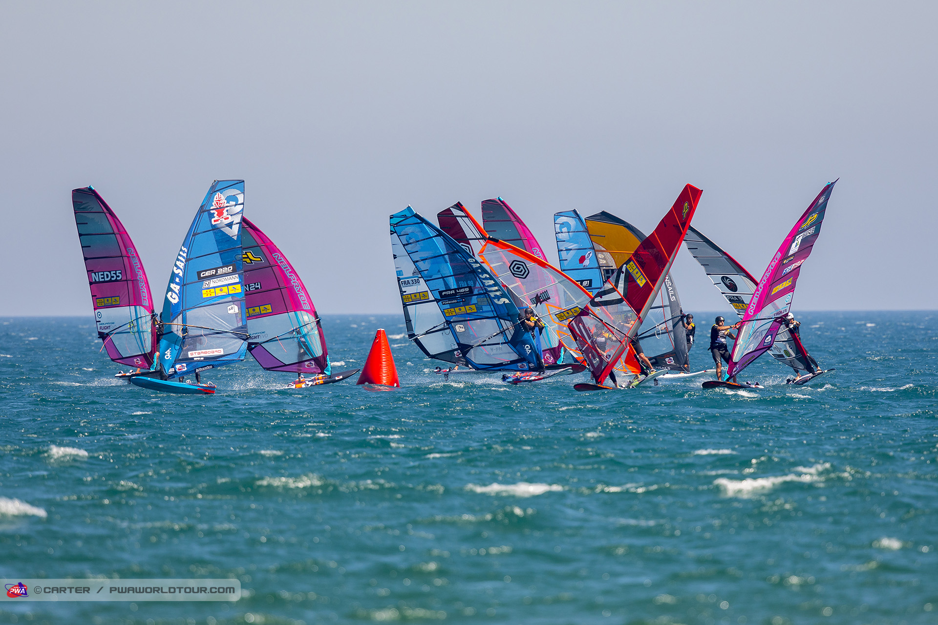Foil slalom gybes