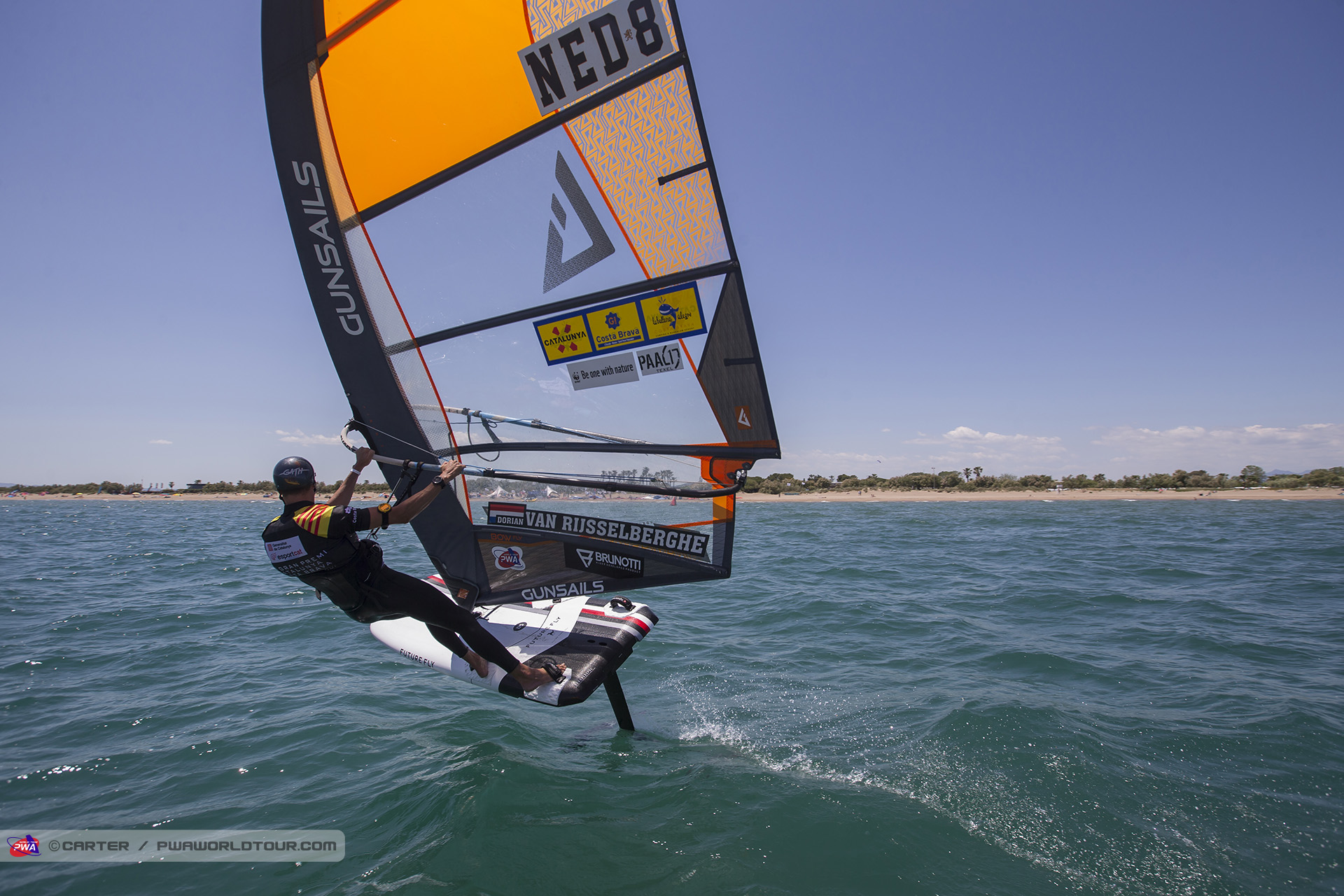 Dorian van Rijsselberghe heading in